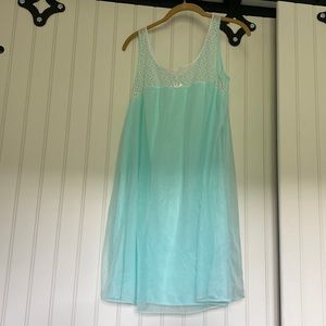 Vintage baby doll nightgown circa 1970. 25” long. Size large.